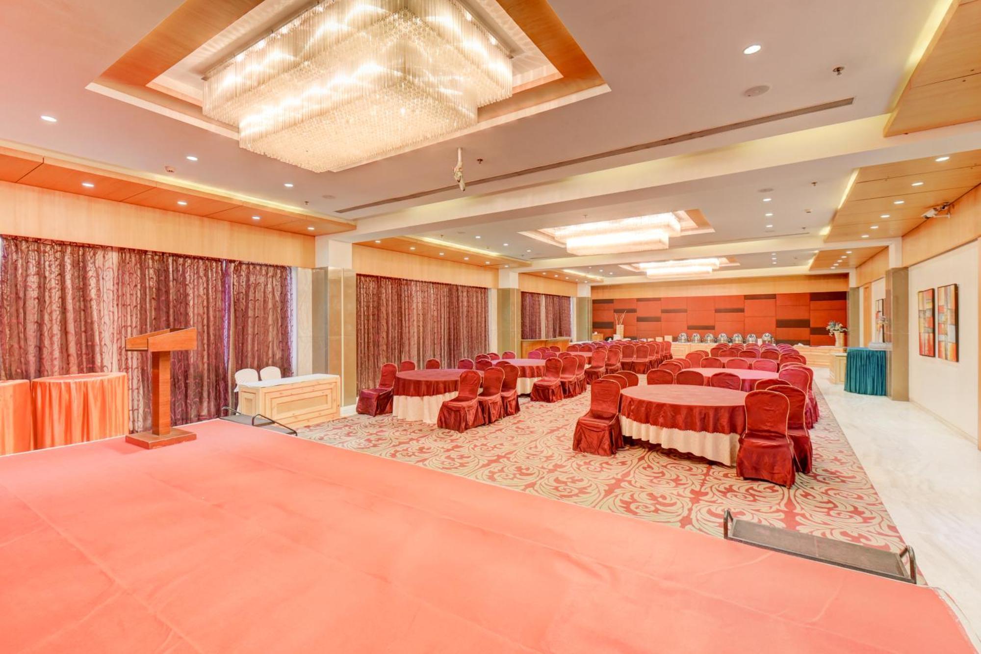 The Ssk Solitaire Hotel & Banquets Nashik Exterior photo