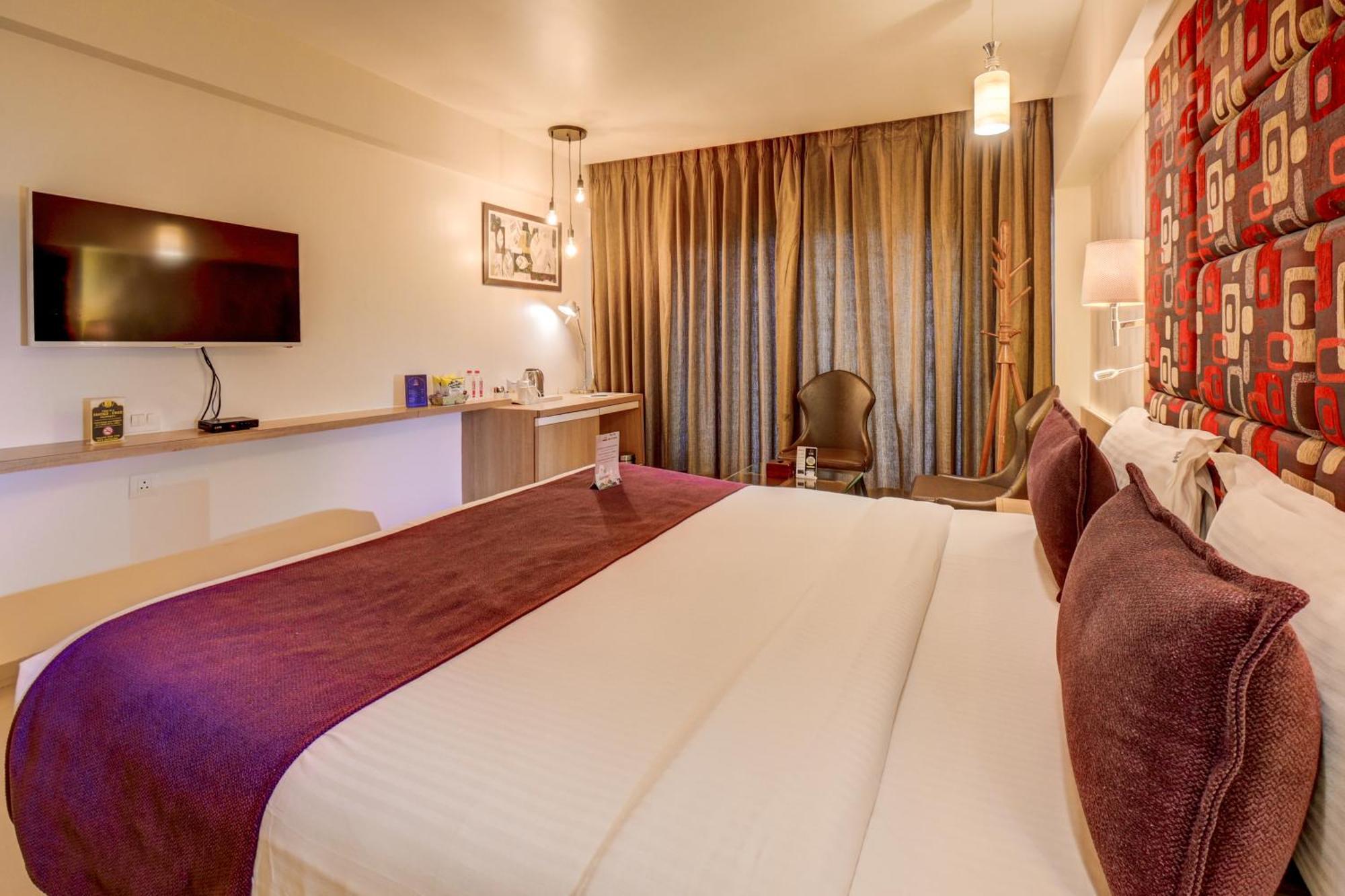 The Ssk Solitaire Hotel & Banquets Nashik Exterior photo