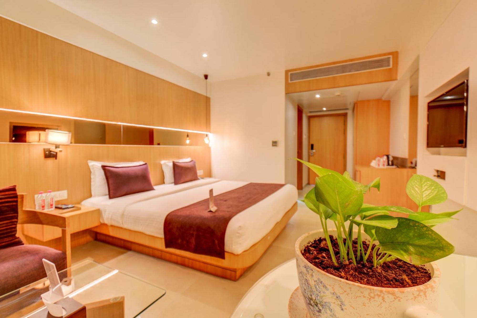 The Ssk Solitaire Hotel & Banquets Nashik Exterior photo