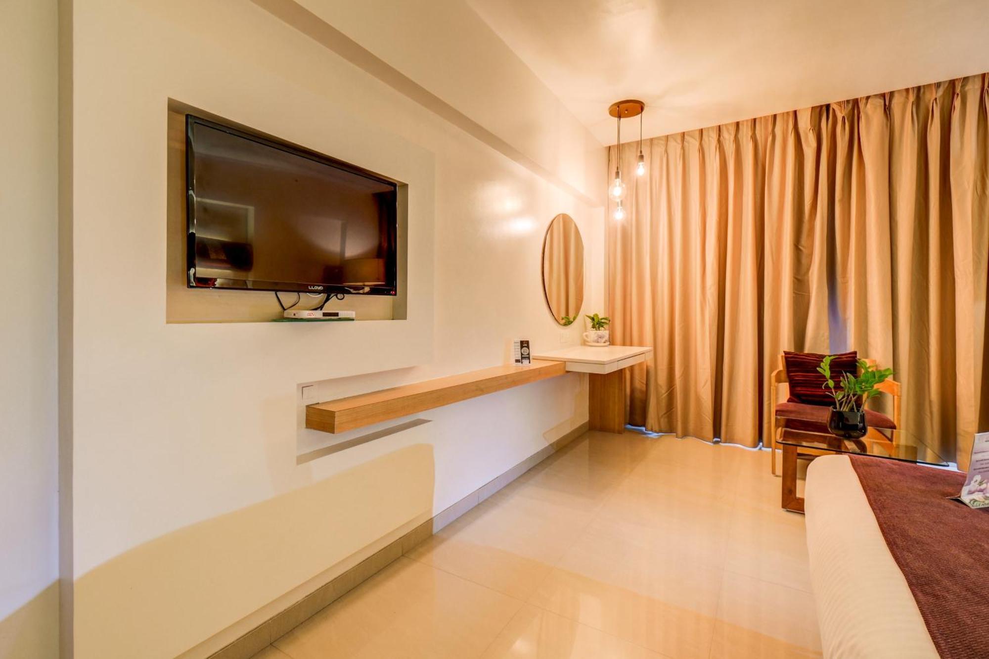 The Ssk Solitaire Hotel & Banquets Nashik Exterior photo