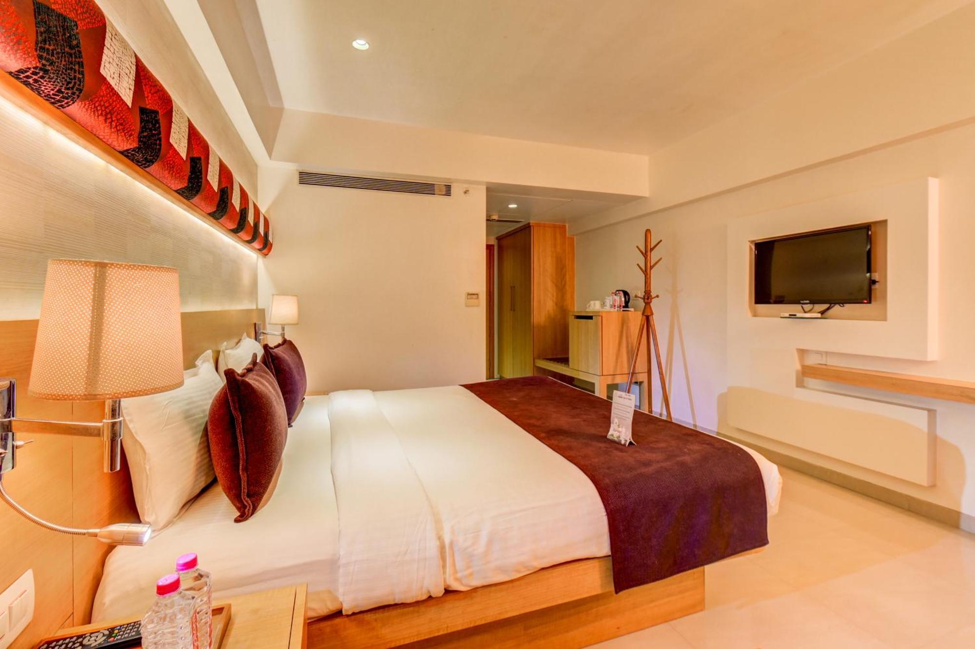 The Ssk Solitaire Hotel & Banquets Nashik Exterior photo